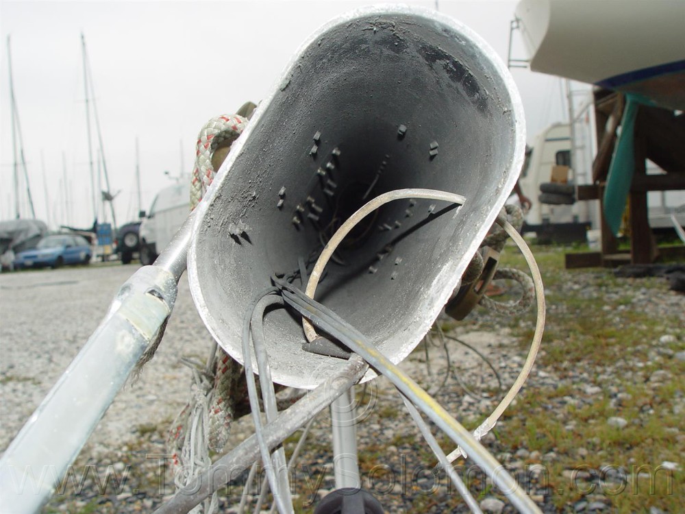 Backstay Plate Failure / Cap-Hull Separation - 37