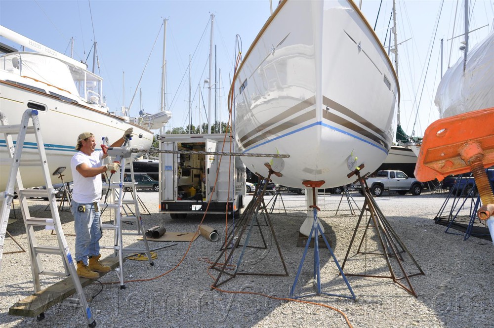 Jeanneau 495 Bow Thruster & Inner liner adjustment - 7